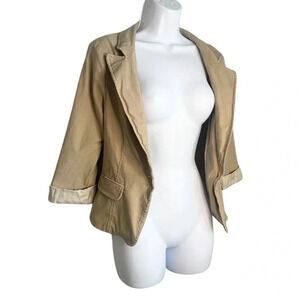 Active USA Women's Beige Casual Blazer - Med. 3/4 Sleeve. Collard - Button Close